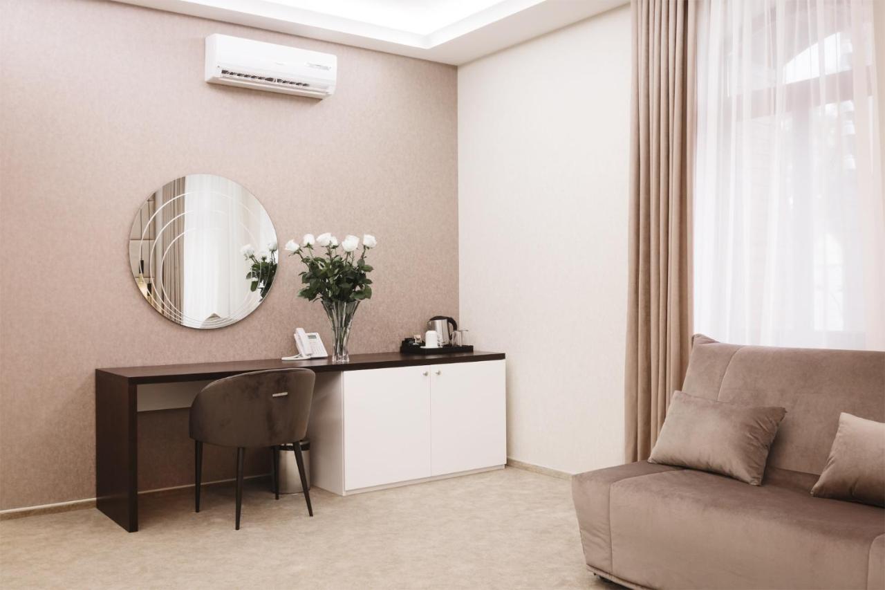 Roxen Hotel&Spa คีชีเนา ภายนอก รูปภาพ